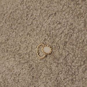 Gold size 8 ring